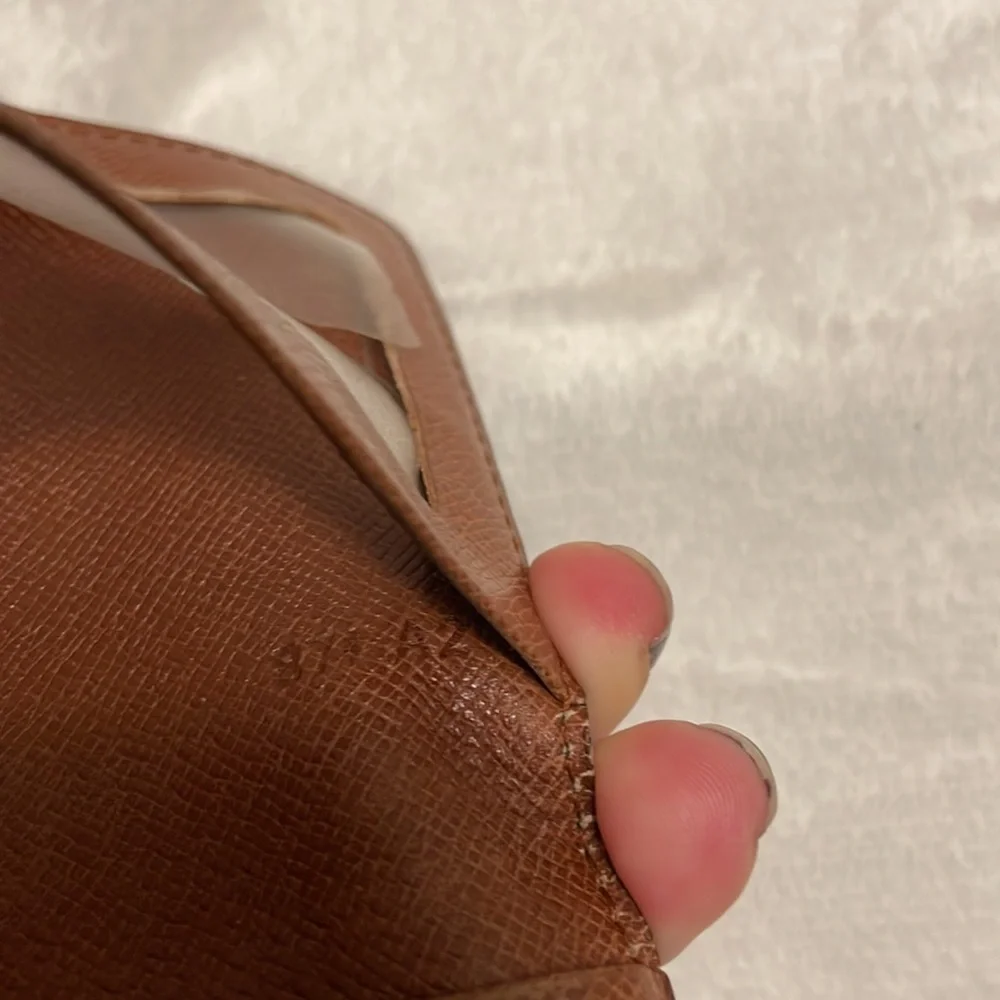 Authentic Louis Vuitton pre loved card holder - Picture 6 of 6